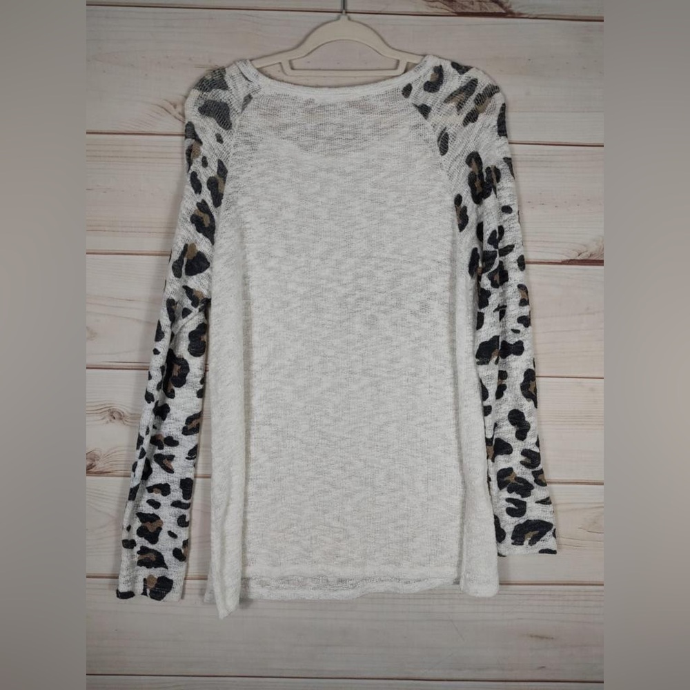 Luna Chic USA Sweater Woman’s Cream Lightweight Knit Leopard Long Sleeves